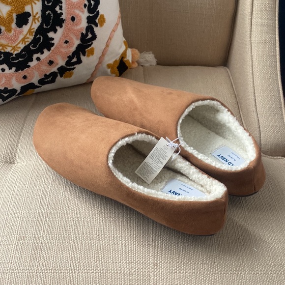 Old Navy NWT Faux Suede Sherpa Lined Slippers size XL (12-13) - Picture 4 of 5
